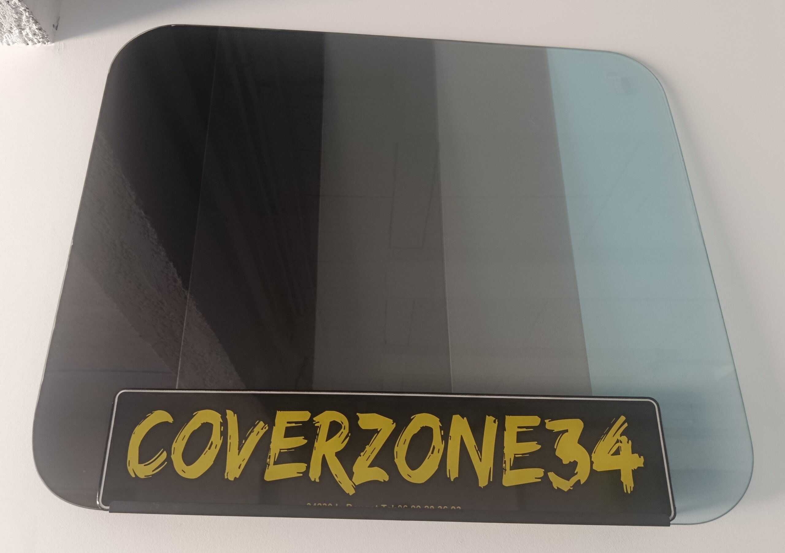 Choix de teinte pour vitres teintées dans l’atelier Cover Zone 34